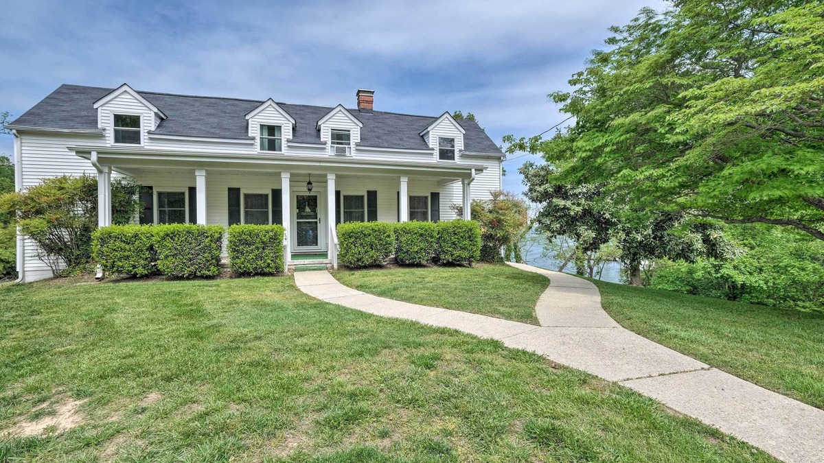 California House | 2 Mi to Lighthouse: Waterfront Home w/Dock!