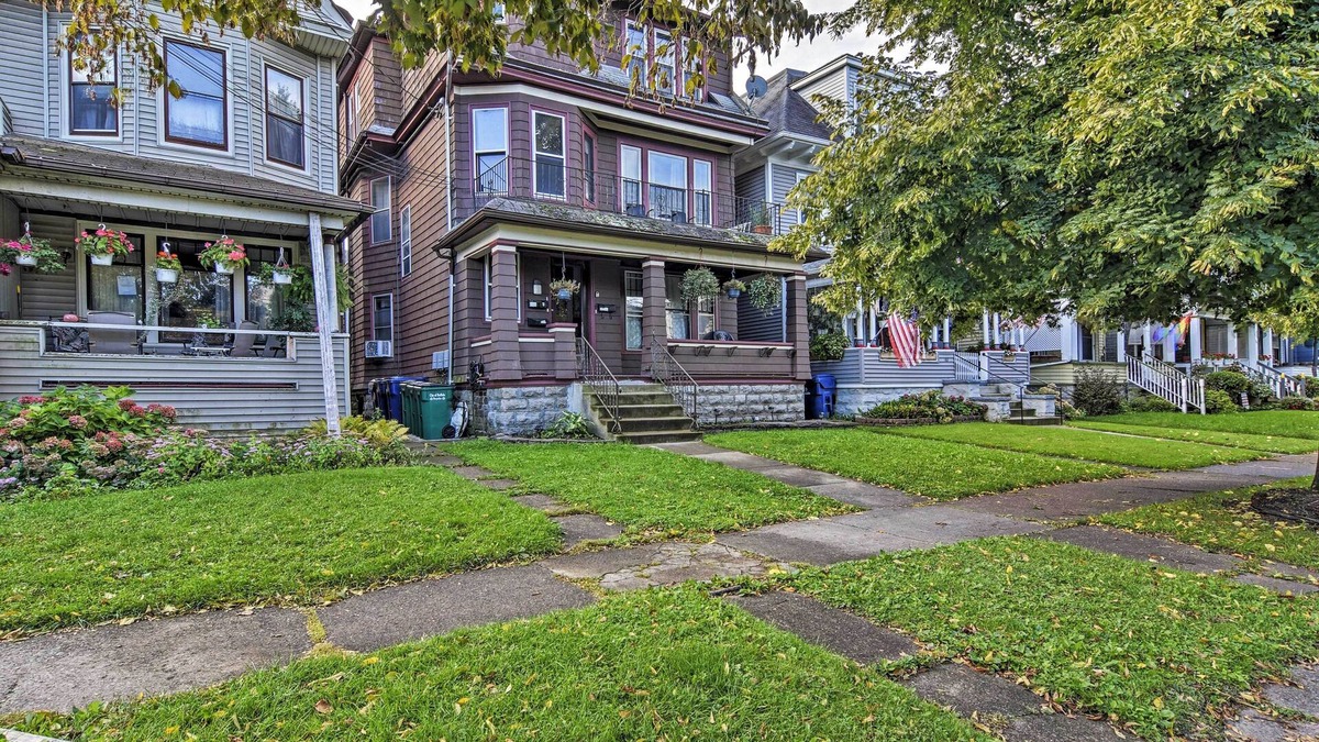 Buffalo Apartment | 2 Mi to Peace Bridge: Victorian-style Apartment