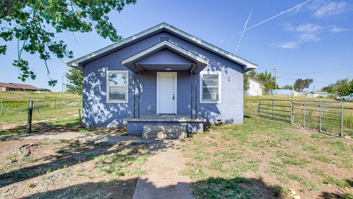 Borger House | 2 Mi to Phillips 66 Refinery: Home w/Yard