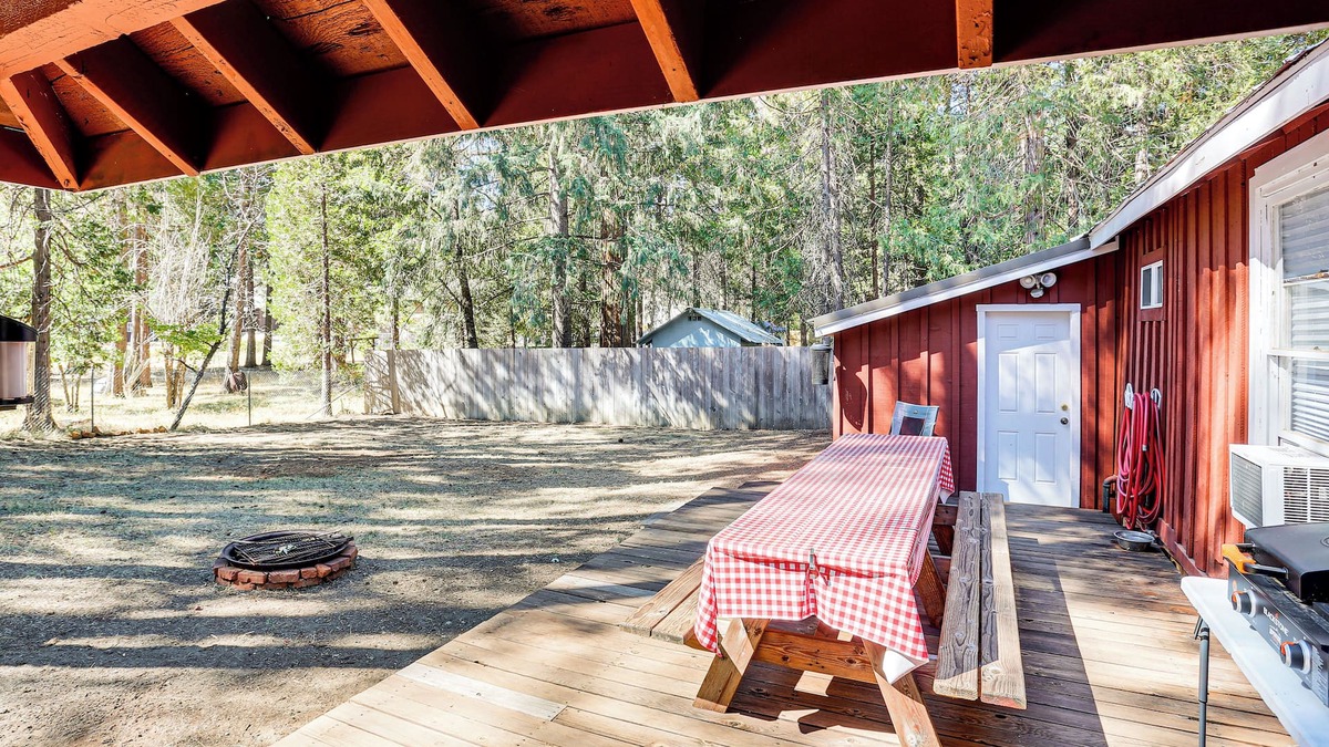 Trinity Center Cabin | < 2 Mi to Trinity Lake: NorCal Getaway w/BBQ