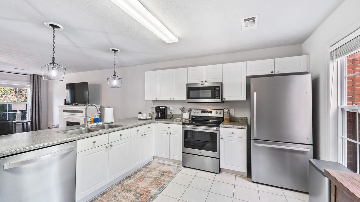 Auburn Condo | 2 miles from the stadium AND convenient to EVERYTHING!