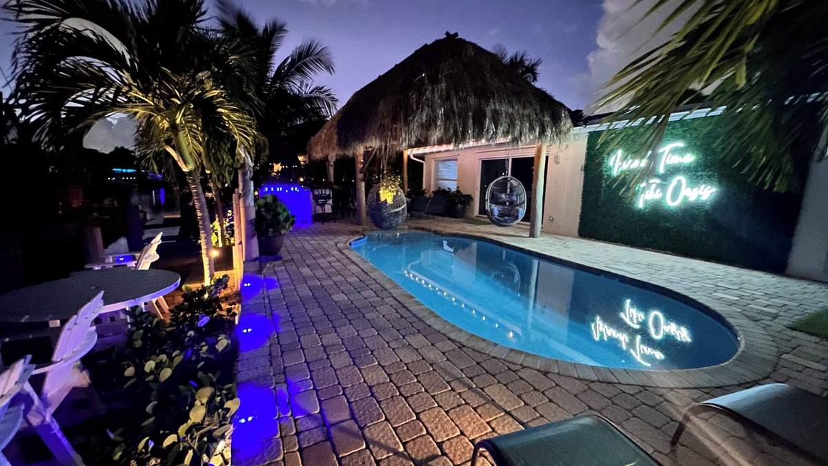 Garden Isles House | 2 miles from the beach! Heated pool/Hot tub/free kayaks & so much moren