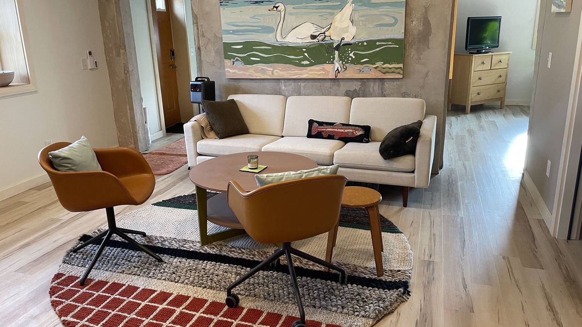 Williamsburg House | 2 Miles to Flintfields Horse Park