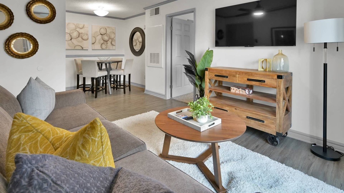 Webster Apartment | 2 mins from I-45|Luxurious Unit|Community Pool|Private Balcony|Laundry Area|Keurig|Fitness Center