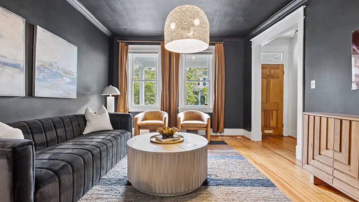 Old Town West House | 2 Mins from Metro - A Vibrant Old Town Xcape