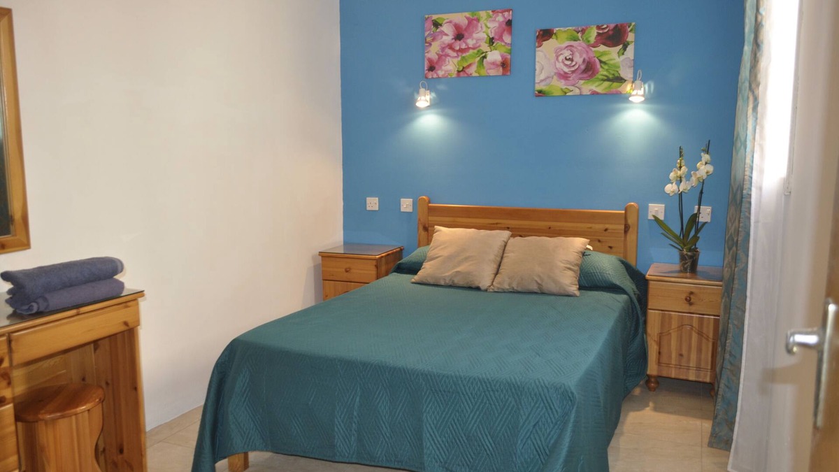 Marsalforn Apartment | 2 mins walking distance from Marsalforn Bay - sleeps 7