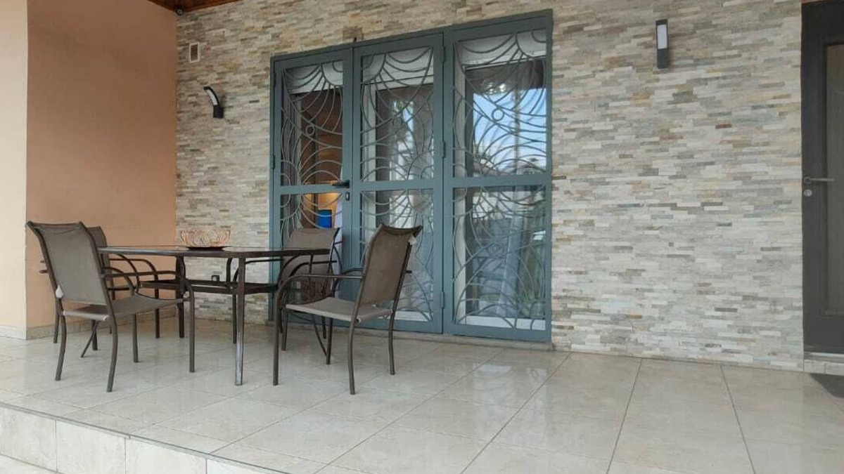 Douala Villa | 2 minutes from the Hôpital des Soeurs, modern, ergonomic villa to European standards