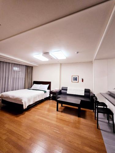 Haeundae Apartment | 2 minutes run to the sea only 152m, special benefit of Spa Waterpark 195m away