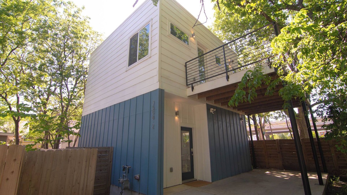 Cherrywood House | 2 Minutes to UT & 8 min to Downtown: Pets OK + Free Bkfast & Coffee