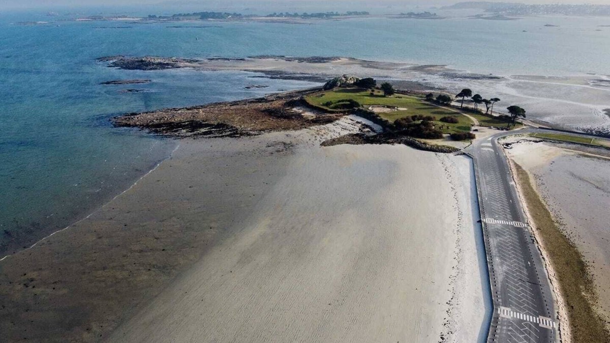 Saint-Pol-de-Leon Apartment | 2 nd floor city center apartment