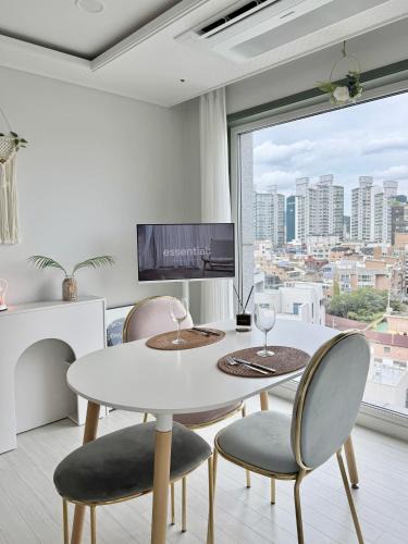 Sinchon-dong Apartment | #2 NEW open 신축건물 엘리베이터 짐보관 홍대입구역 도보5분 마포구 쇼핑