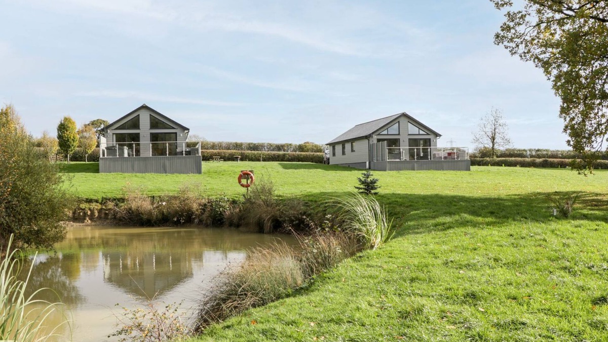 Morebath Cottage | 2 OAK PARK, family friendly, with hot tub in Bampton, Devon