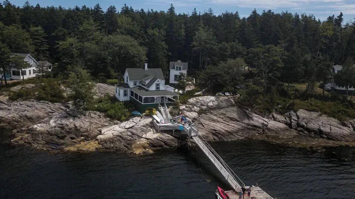 Sebasco Estates Cottage | 2 oceanfront Cottages with spectacular views, equipped with a deck offering direct water access