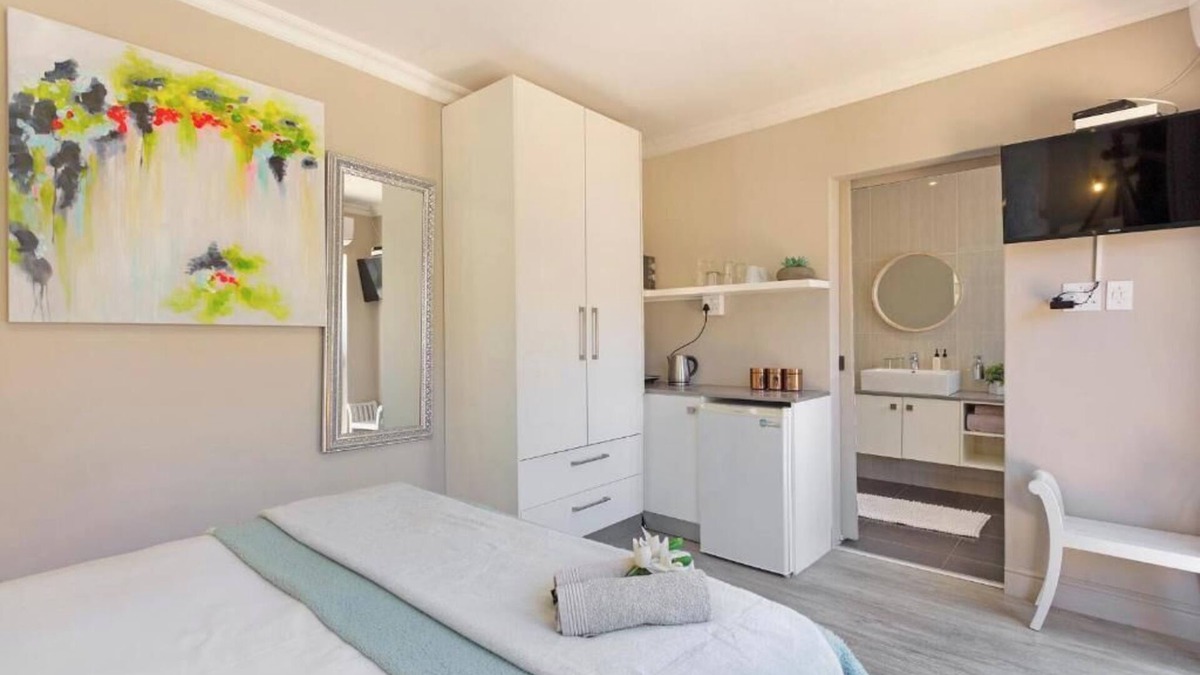 Tokai House | 2 On Lismore Guesthouse 6