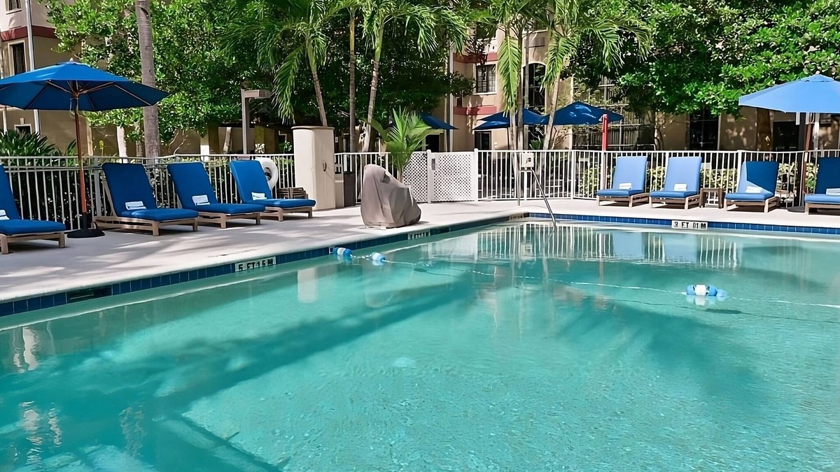 Plantation House | 2 Pet-friendly Suites, Outdoor Pool, with Free Breakfast!