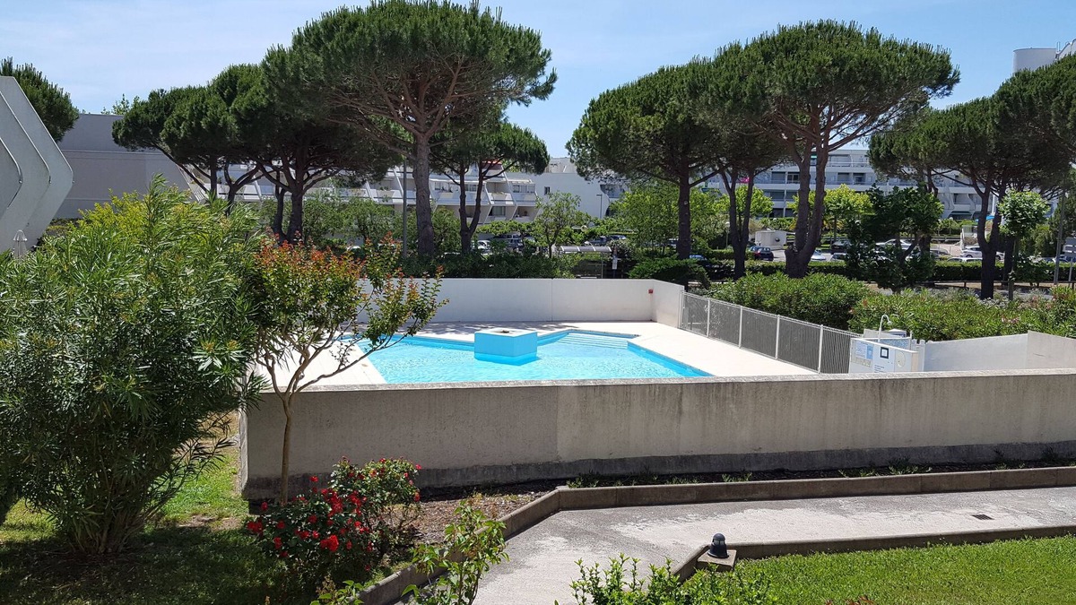 La Petite Motte Apartment | 2 pieces The Golden Cypress