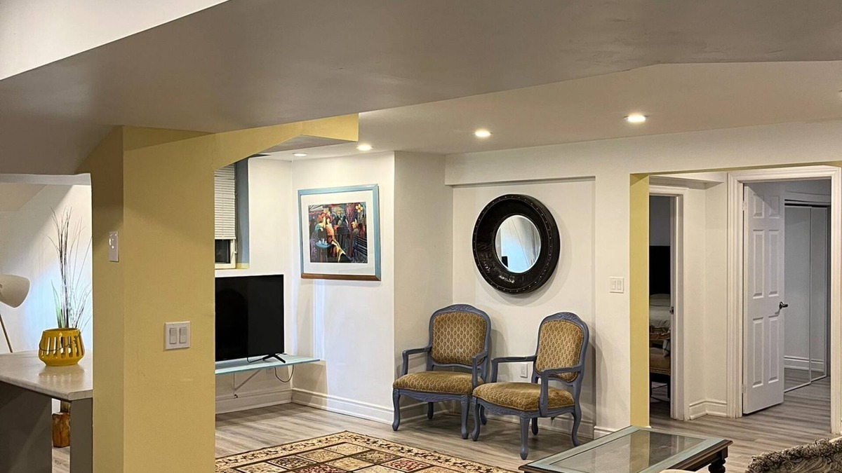 Central Erin Mills Apartment | 2. Private Room - Erin Mills Mall