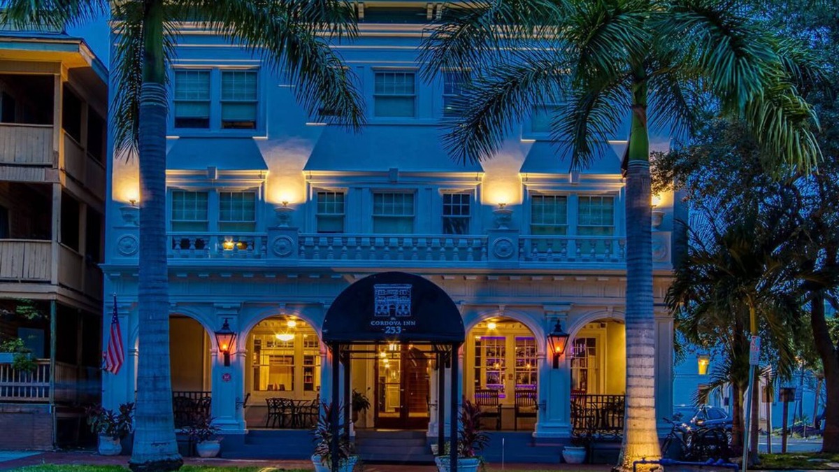 St. Petersburg - Clearwater Hotel | 2 Queen Room restored historic hotel in the heart of downtown St. Petersburg Fl.