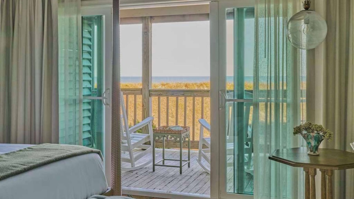 Duck Apartment | 2 Queens | Ocean View Beach + Award-Winning Spa