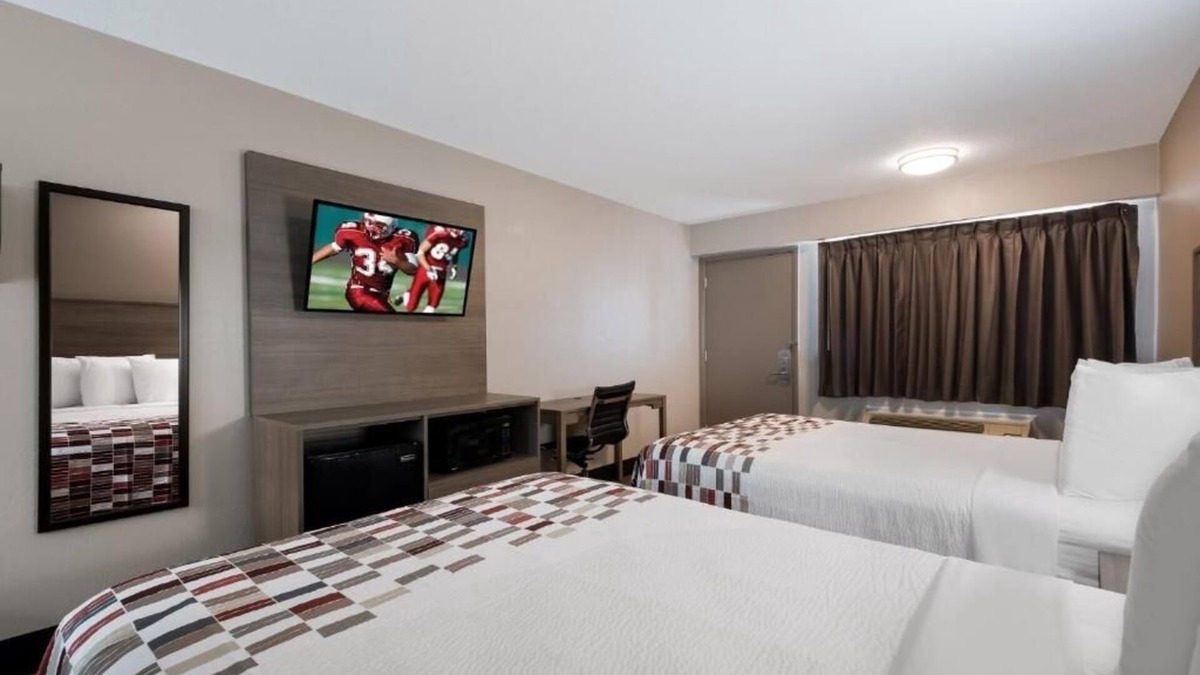 Twin Brook Hotel | 2 Renovated Rooms Perfect for Families, close to I-75 exit 5 & Restaurants