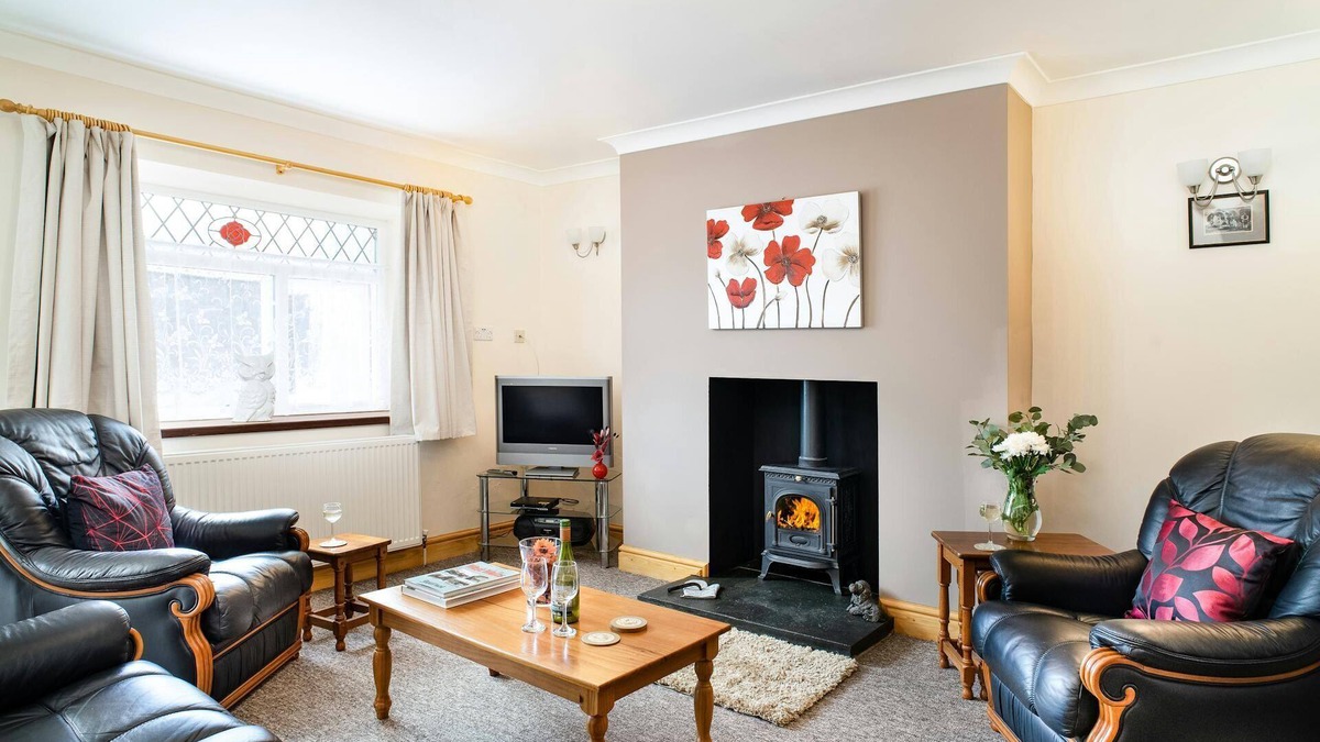 Llanybri Cottage | 2 Rock Cottage, Llansteffan
