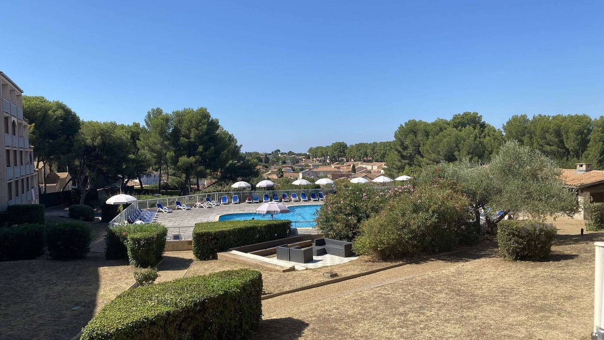 Balaruc-les-Bains Apartment | 2-room apartment with terrace and pool in Balaruc-les-Bains