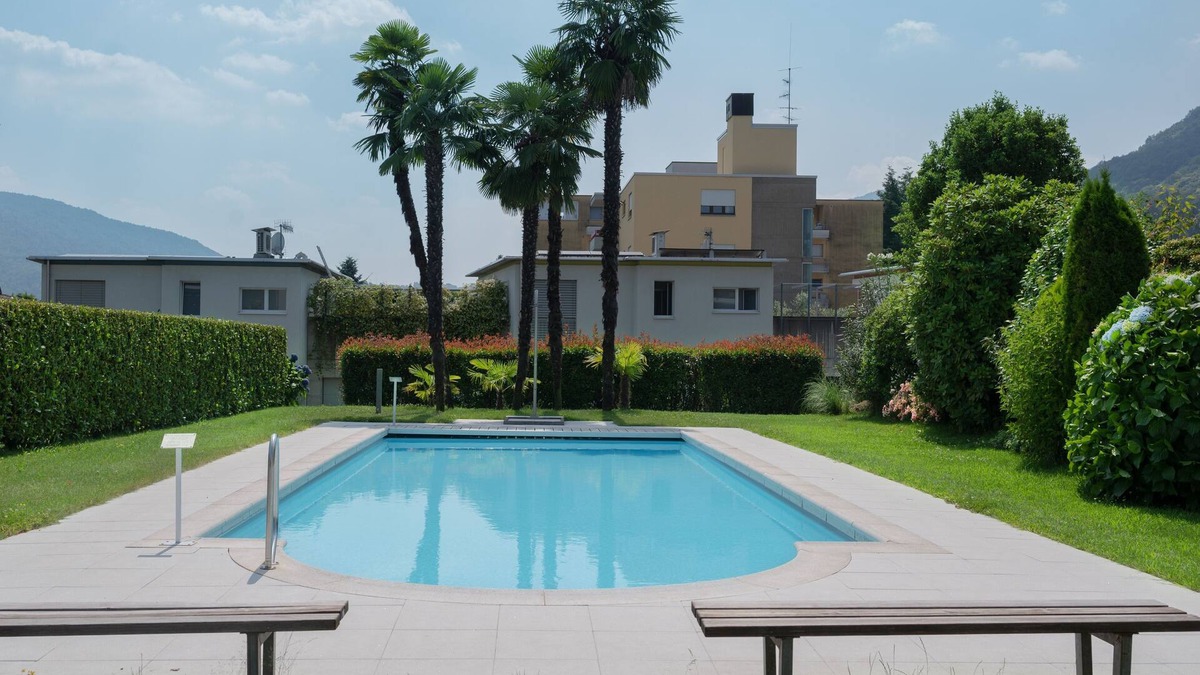 Caslano Apartment | 2-room apartment, sunny balcony, heated pool, Apr-Oct