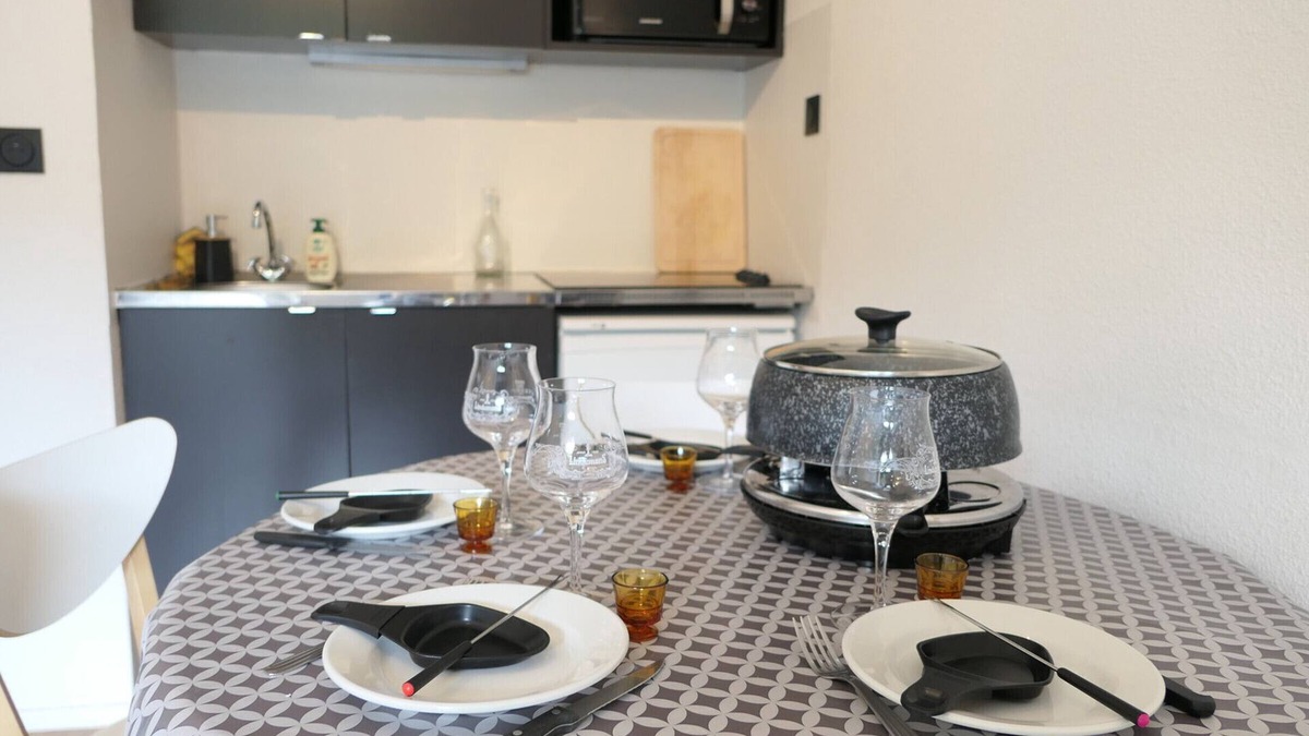 Saint-Gervais-les-Bains Apartment | 2-room apartment for 6 near the slopes, balcony, pool, parking