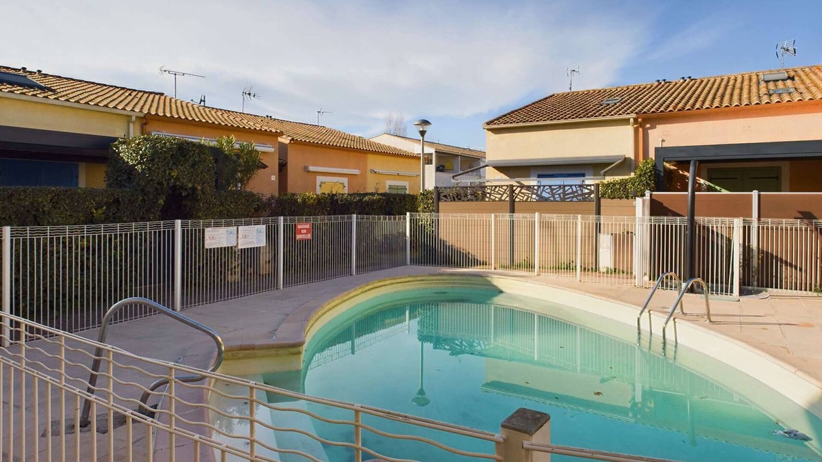 Marseillan Apartment | 2-Room Ground Floor Apartment with Terrace and Parking in Secure Residence with Pool