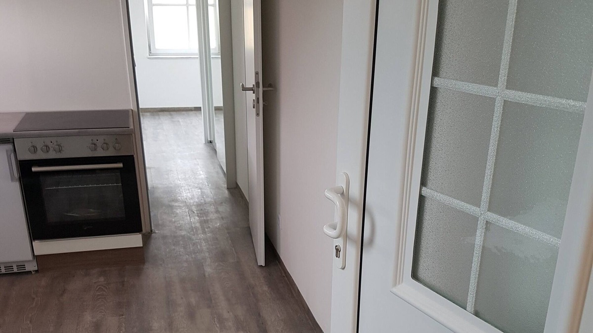 Ruesselsheim House | 2 rooms APARTMENT Roof Floor Near Frankfurt Airport
