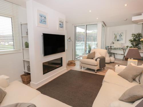 Dartmouth Apartment | 2 Sails