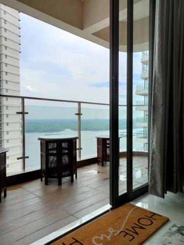 Central District Apartment | 2 Seaview Balcony@Danga Bay