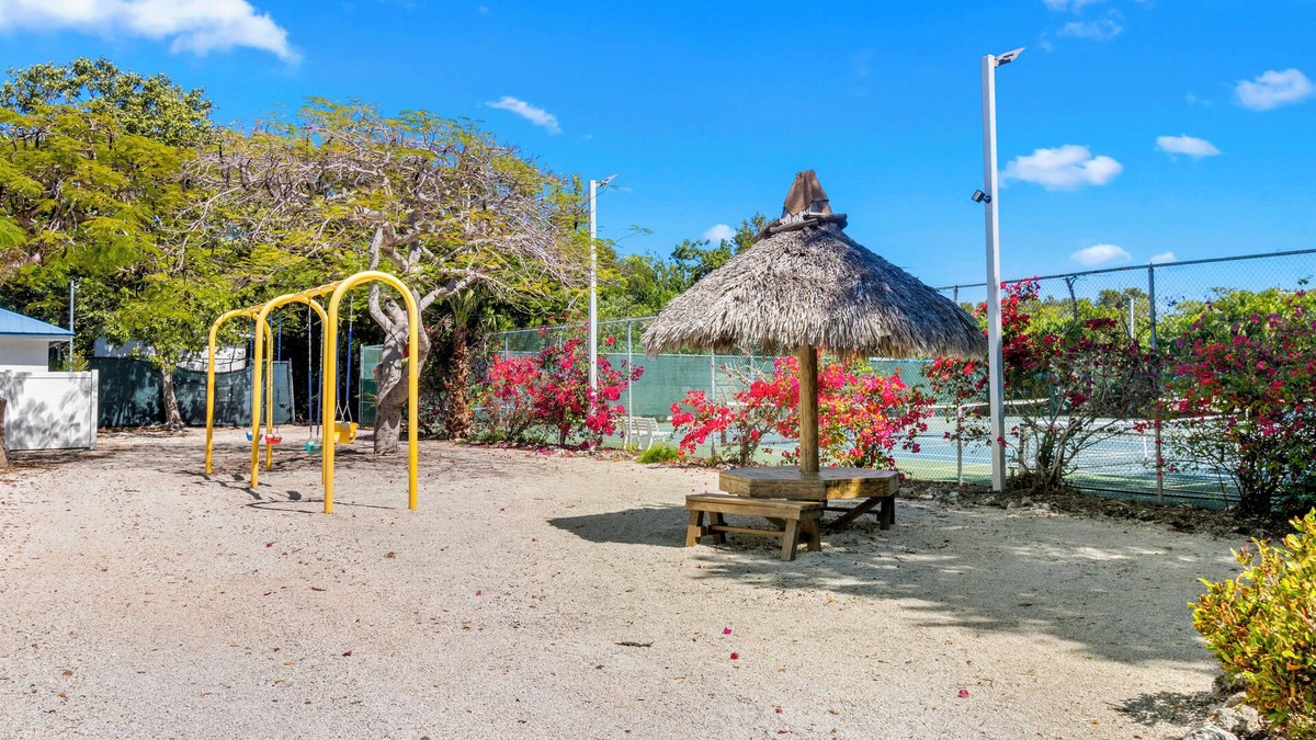 Tavernier Apartment | 2 Spacious Suites w/Full Kitchens! Enjoy Outdoor Swimming Pool & Beach Access!