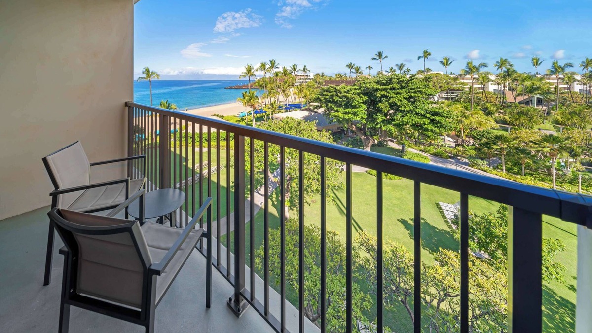 Kaanapali Hotel | 2 Spacious Units with Private Lanais, Outdoor Swimming Pool!
