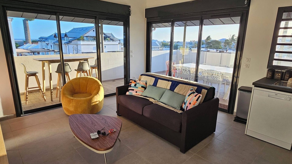 Centre-Ville Apartment | 2 steps from the lagoon (St Pierre) magnificent T3 with huge terrace and rare parking space