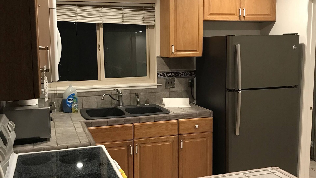 Tustin House | 2 Story 2 bedroom 2+ bath home in the heart of OC w/ garage & private yard