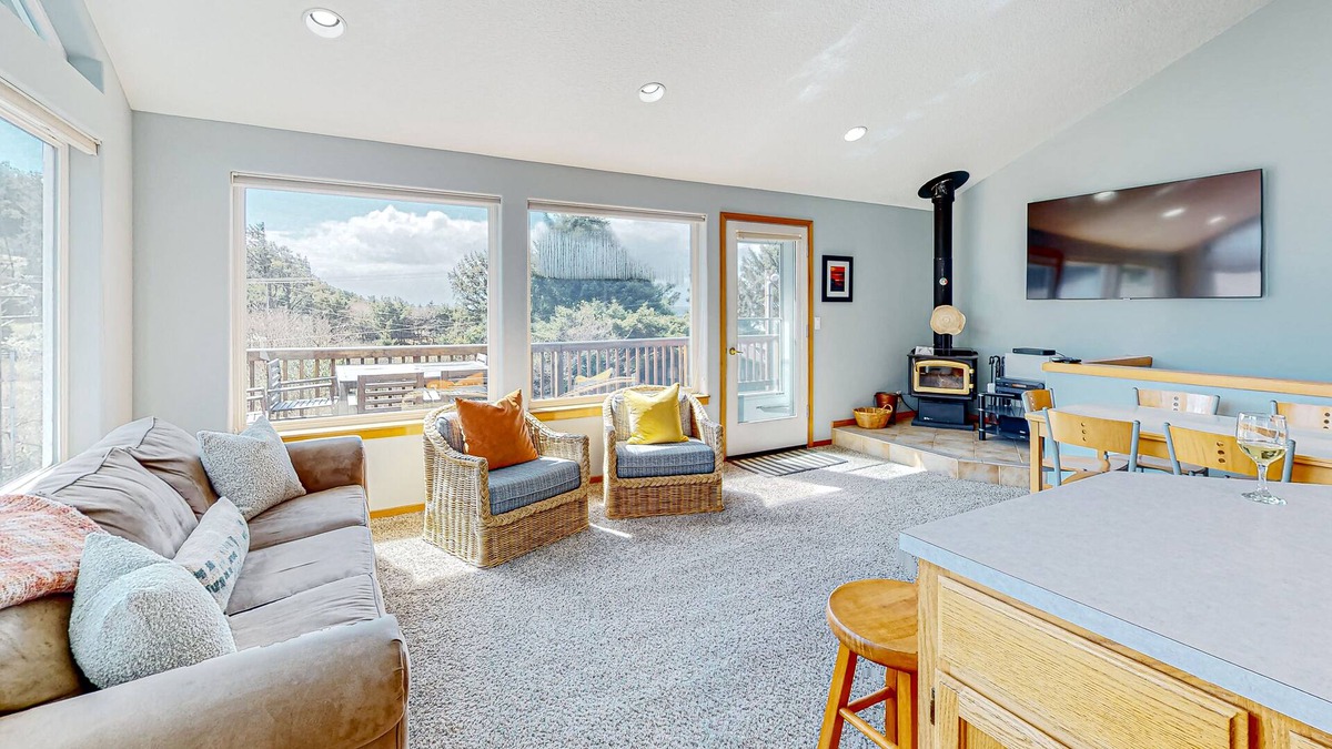 Neahkahnie Beach House | 2-story dog-friendly home with beach access, gas grill, deck, Ping-Pong table