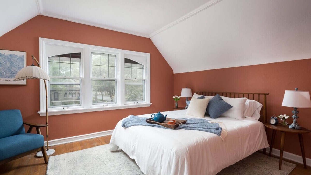 Shorewood House | 2 Story Home w/Garage + Game Room | Shorewood