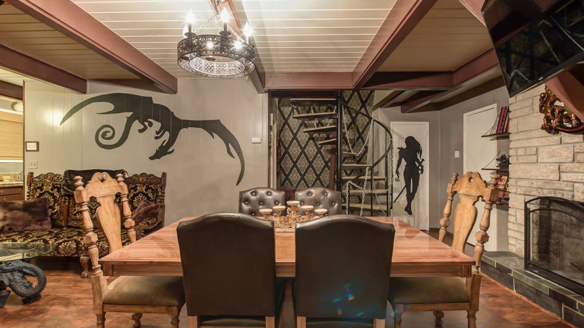Ocean Shores Villa | 2-Story Medieval Villa Near Beach