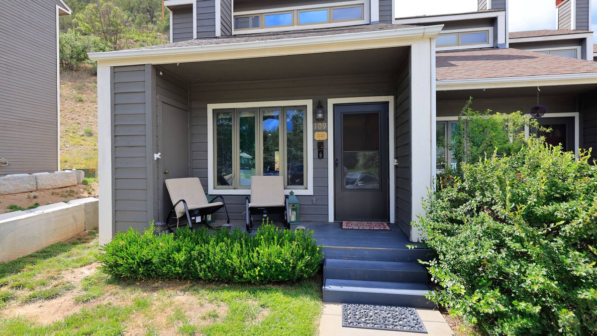 Durango - Purgatory House | 2-story townhouse + loft with fast WiFi, wood fireplace & great location