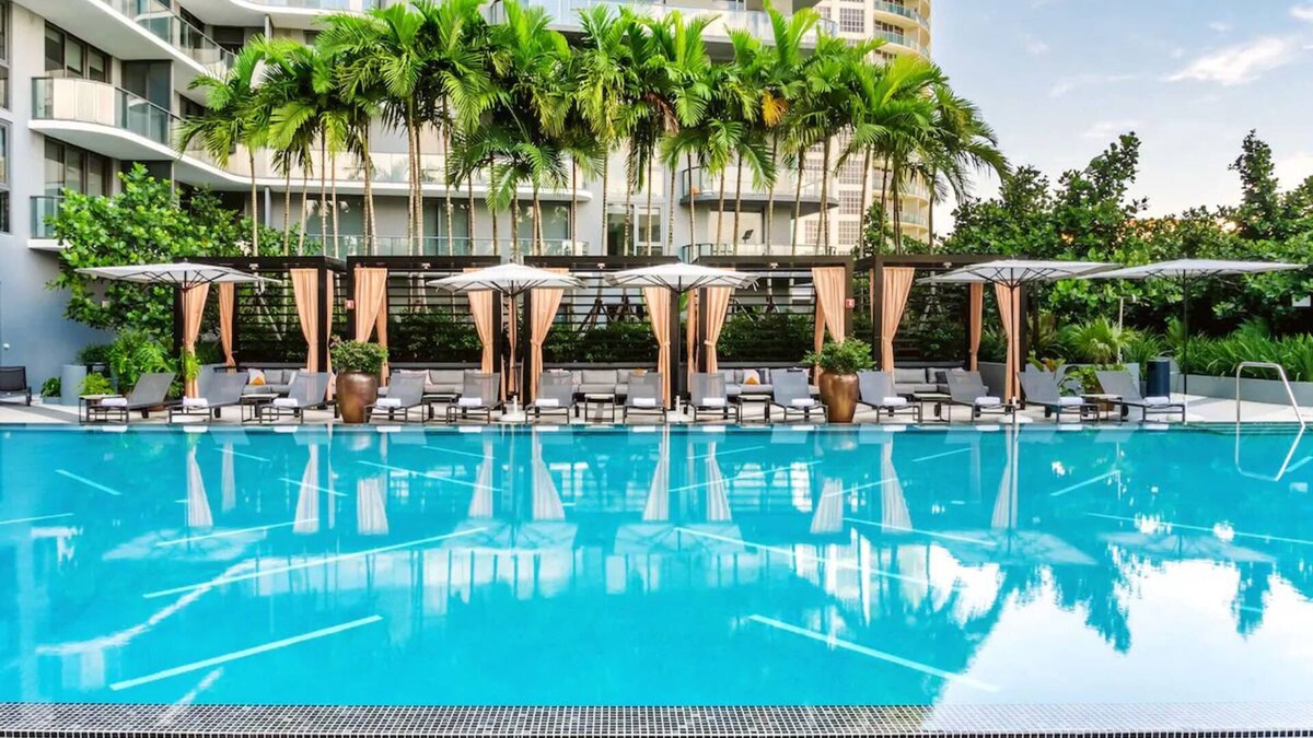 Midtown Hotel | 2 Striking Modern Suites in Midtown with Pool, Fitness, Tennis Court