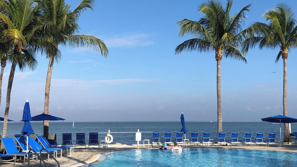 Captiva Apartment | 2 Sunlit Rooms: Pool, Gulf View & Captiva’s Shoreline Steps