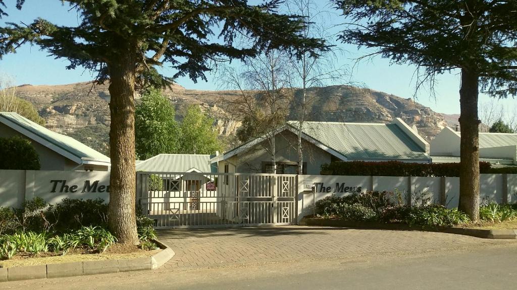 Clarens Apartment | 2 The Mews - easy walk to town and the CVC