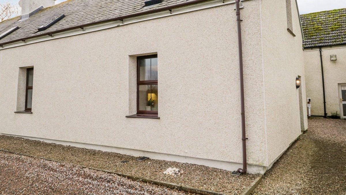 Hunspow Cottage | 2 THURDISTOFT FARM COTTAGE, pet friendly, with open fire in Thurso