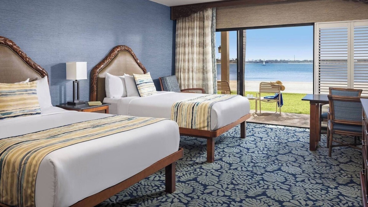 Crown Point Hotel | 2 Units Catamaran Bayfront Suite with 2 Queens | Steps to the Shore
