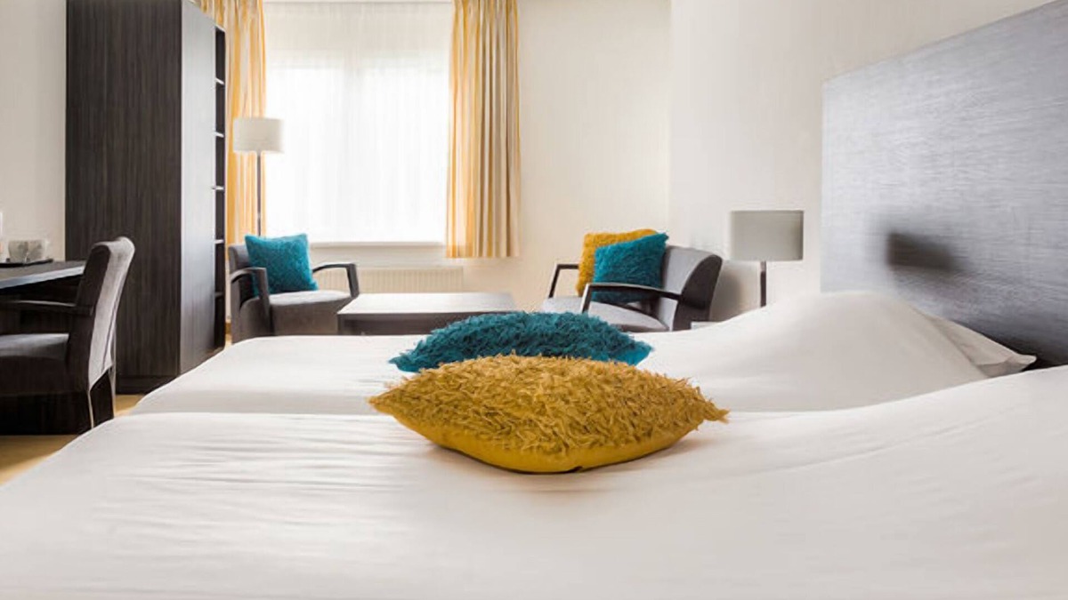 De Bult Hotel | 2 Units Lakeview Close to Giethoorn Excursions & Wetland Trail