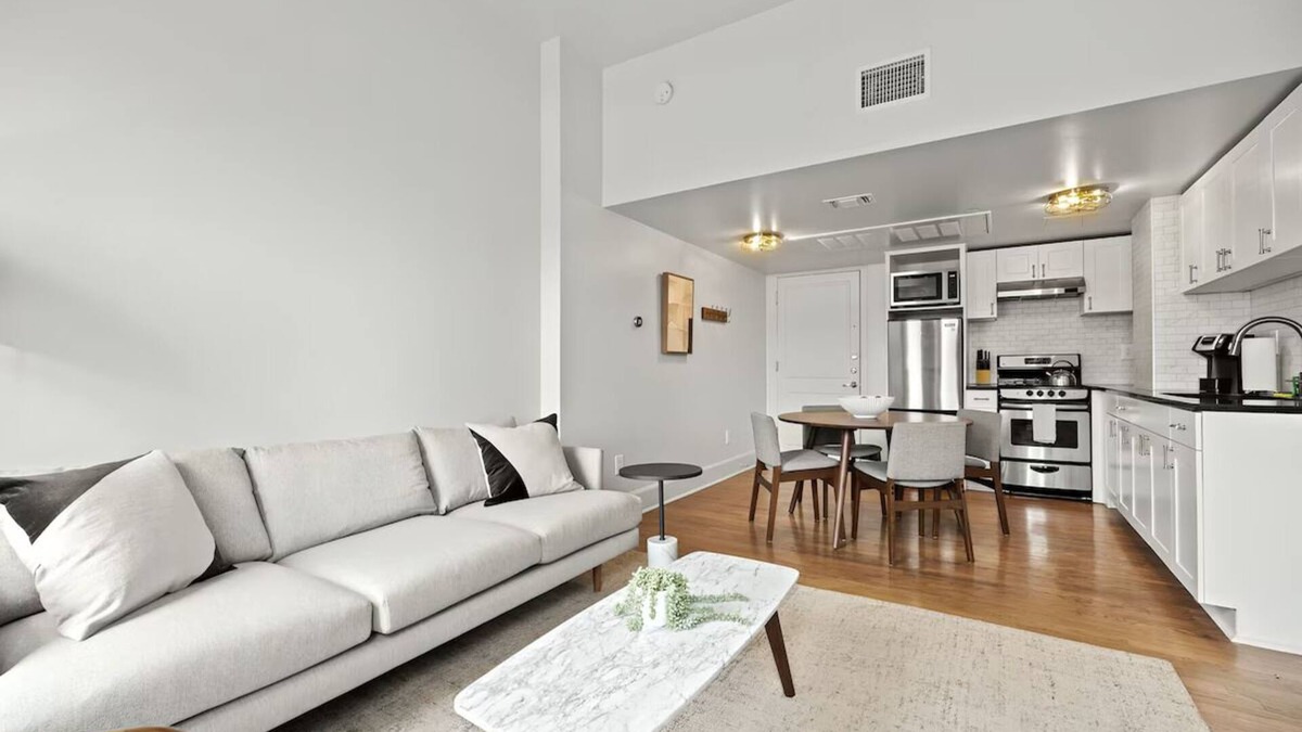 Downtown San Antonio Apartment | 2 Units | Prime Location Near Iconic Landmarks & Attractions | Pet Friendly