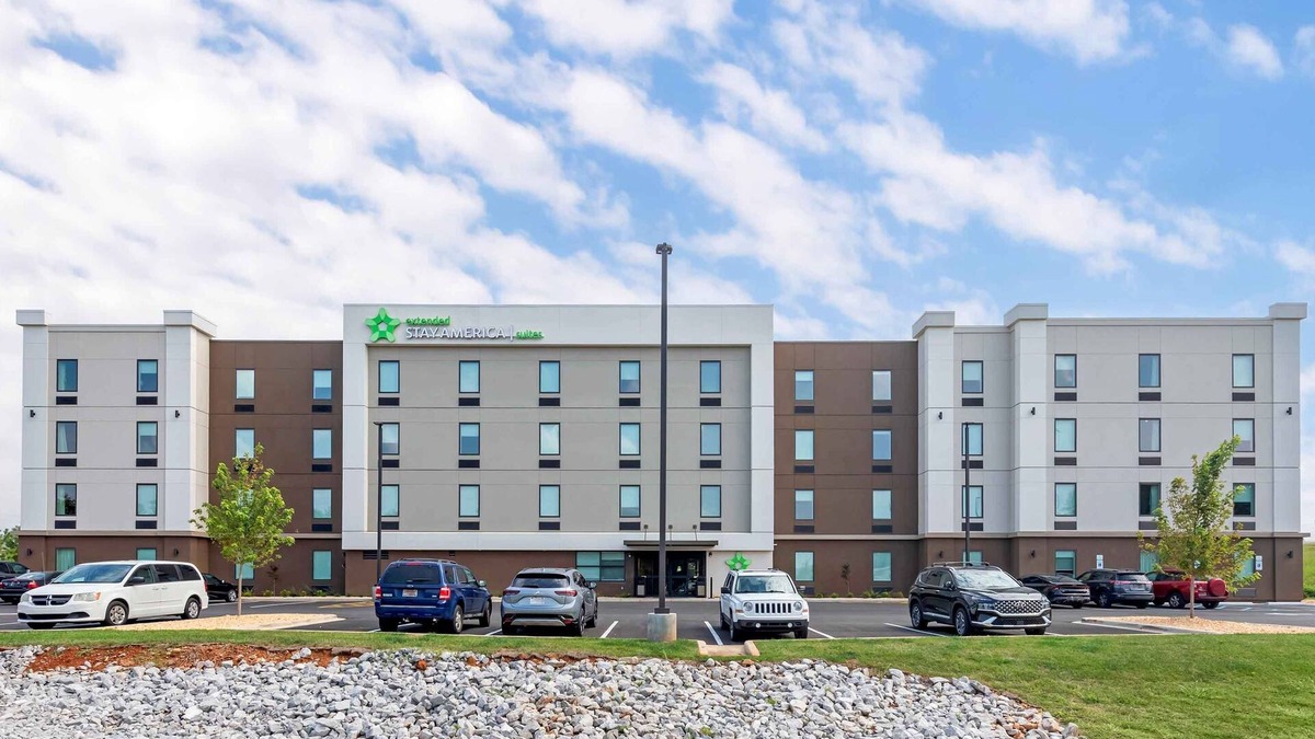 Asheville Hotel | 2 Welcoming Pet-Friendly Stays with Self-Serve Laundry Facilities - Off I-240