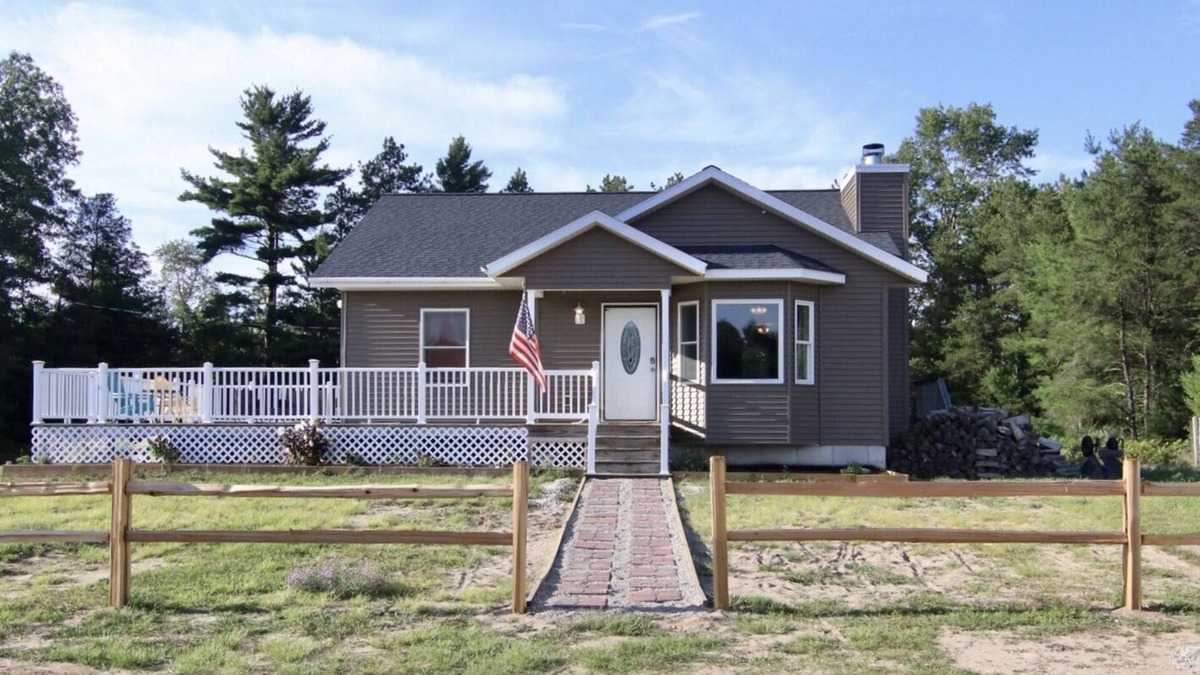 Montague House | 20 acres, located near beaches, snowmobile trails and other local attractions.