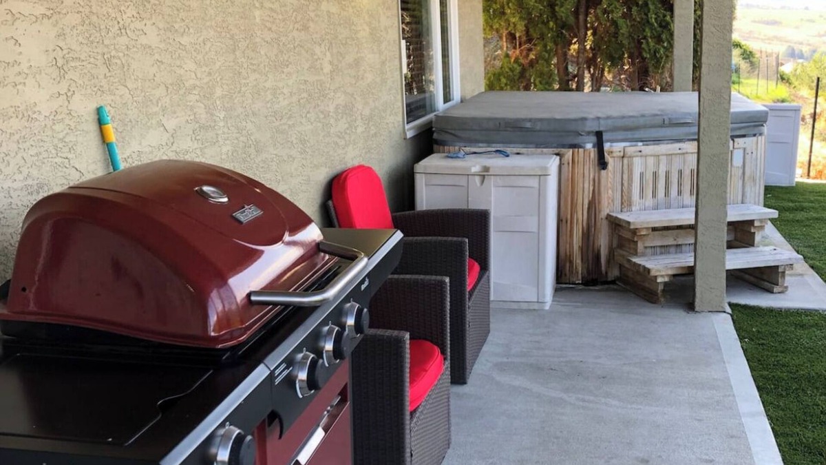 Vernon Apartment | 20 Klm from SilverStar in Vernon with private Hot Tub